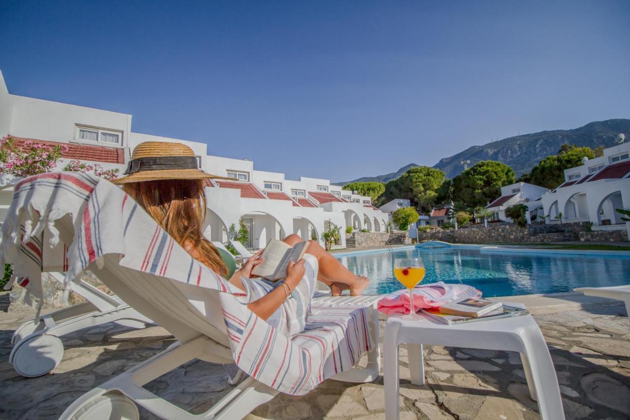 Club Lapethos Bungalow Kyrenia  Esterno foto