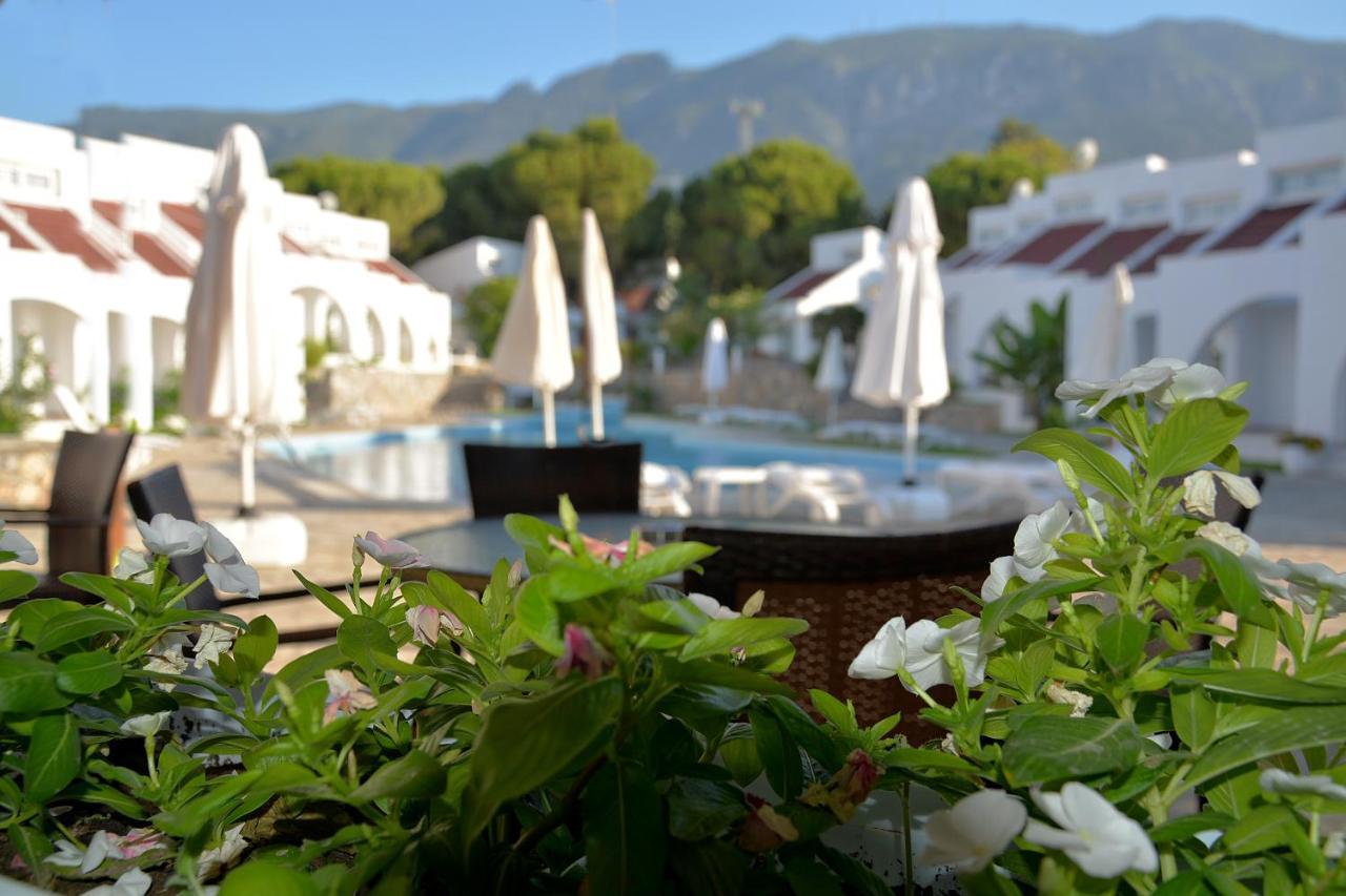 Club Lapethos Bungalow Kyrenia  Esterno foto