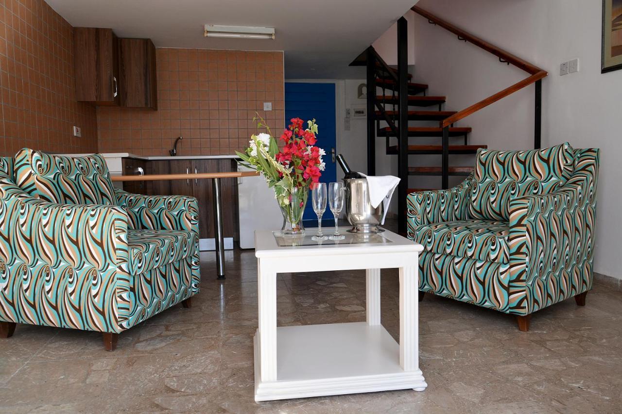 Club Lapethos Bungalow Kyrenia  Esterno foto