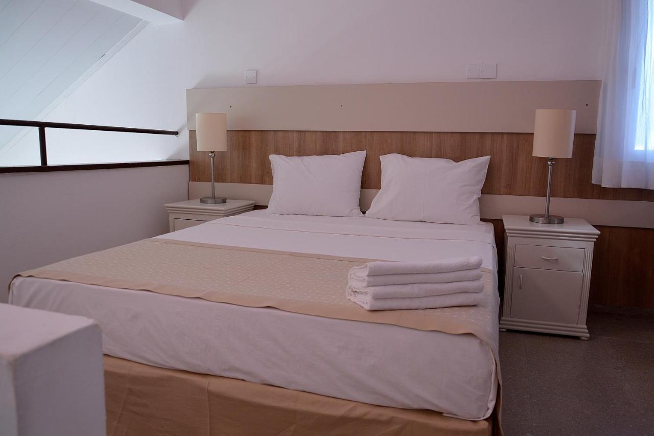 Club Lapethos Bungalow Kyrenia  Esterno foto
