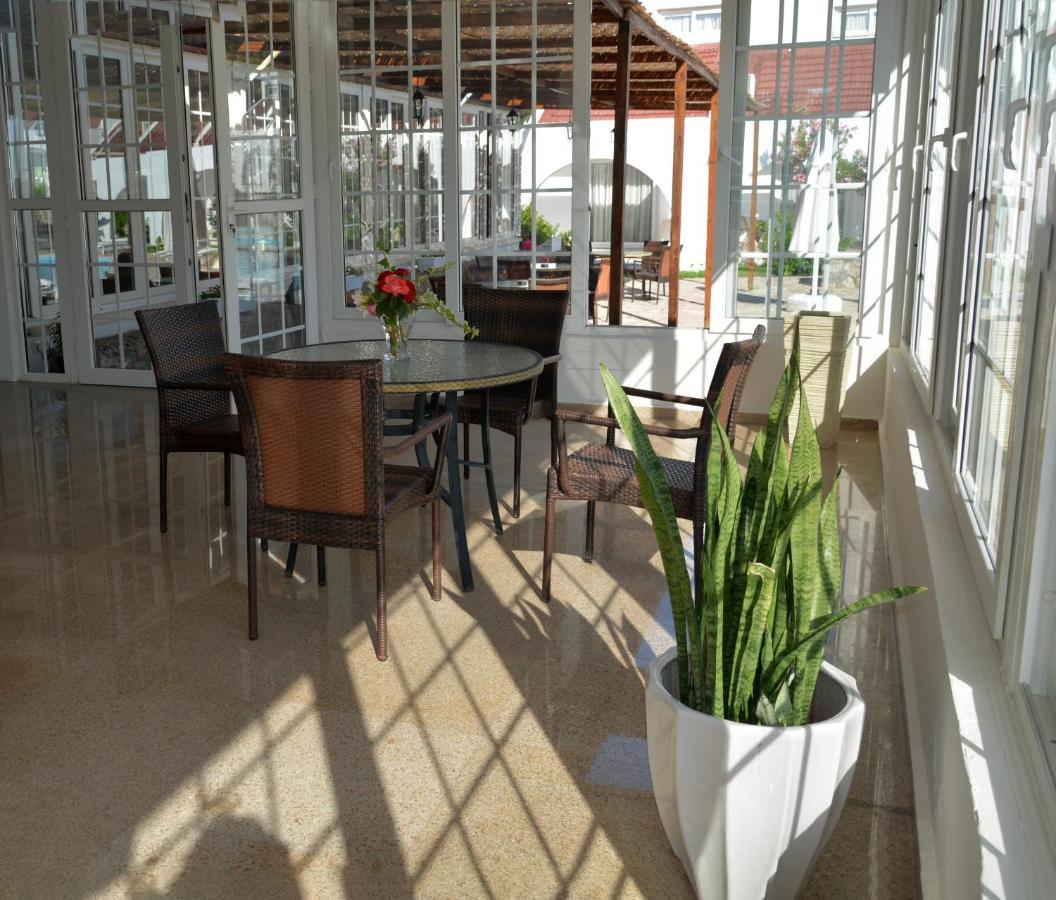 Club Lapethos Bungalow Kyrenia  Esterno foto