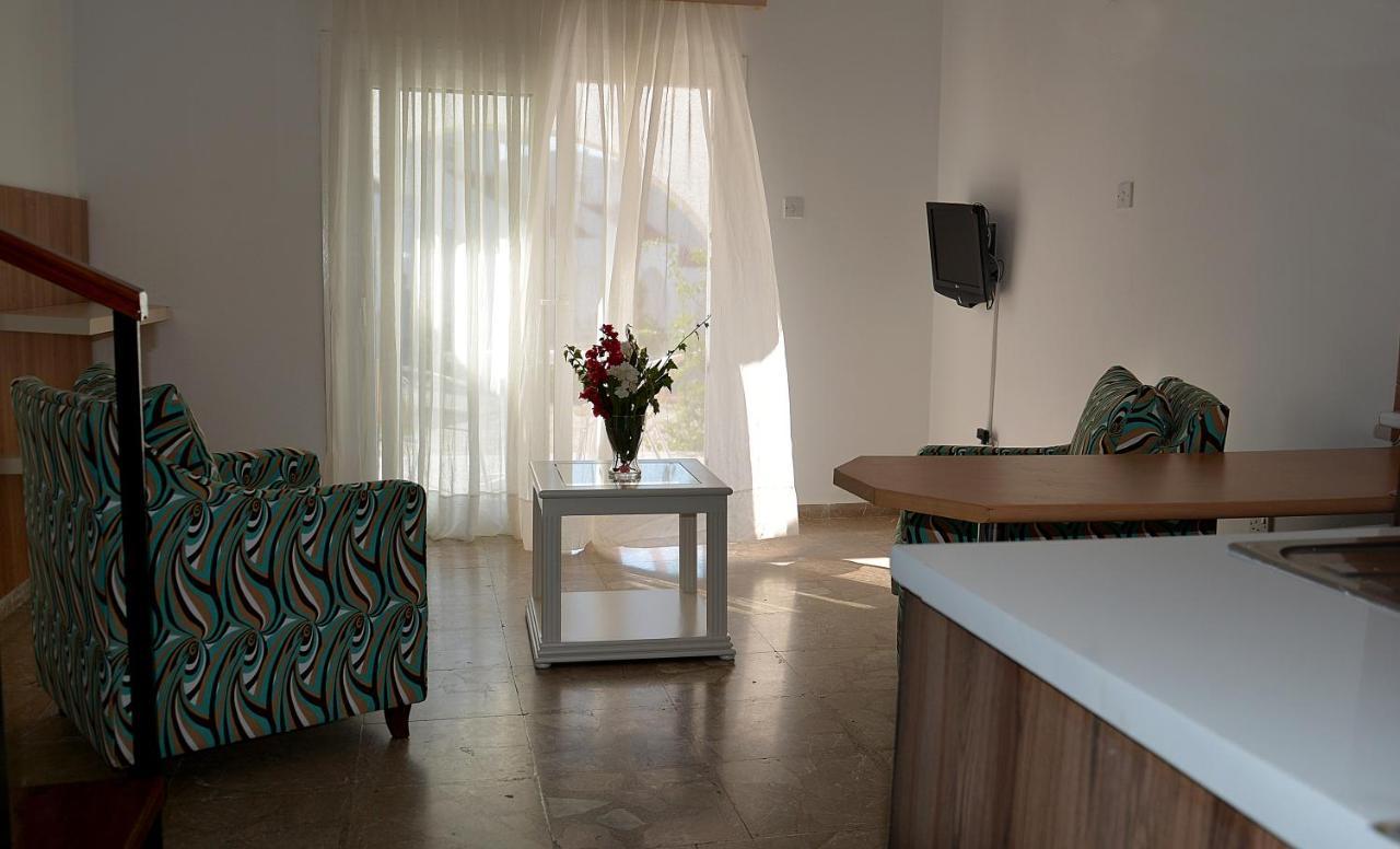 Club Lapethos Bungalow Kyrenia  Esterno foto