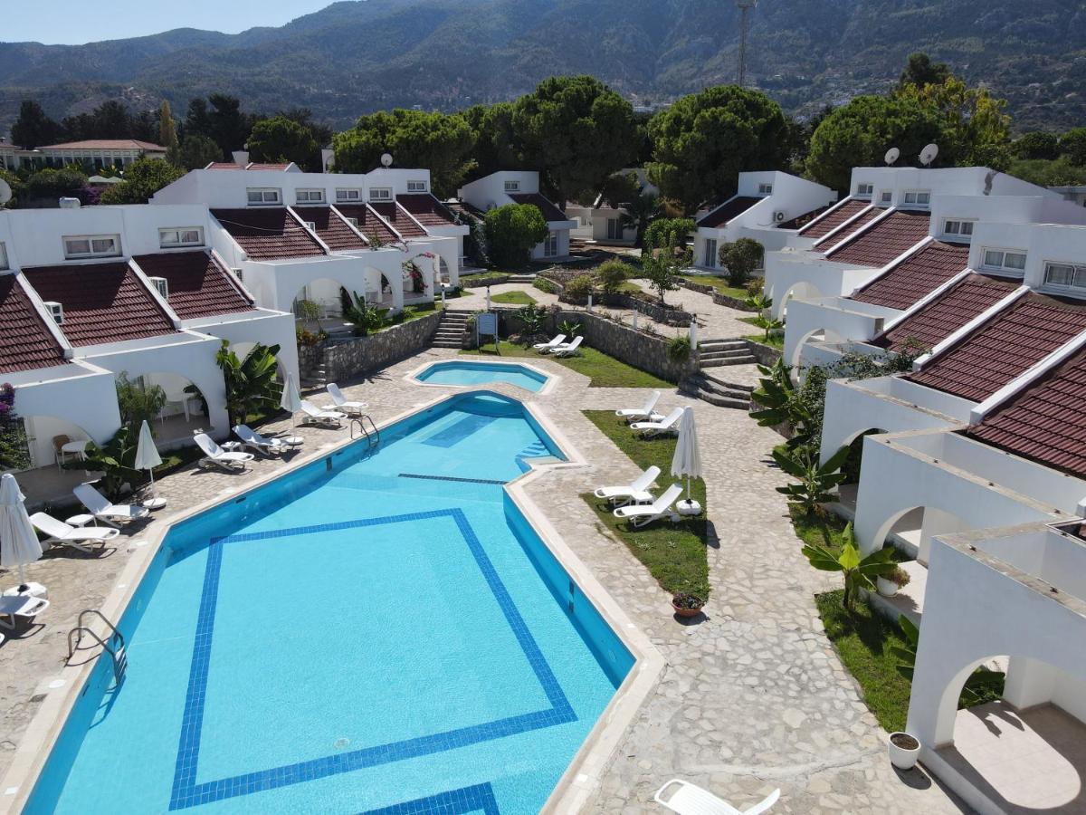 Club Lapethos Bungalow Kyrenia  Esterno foto