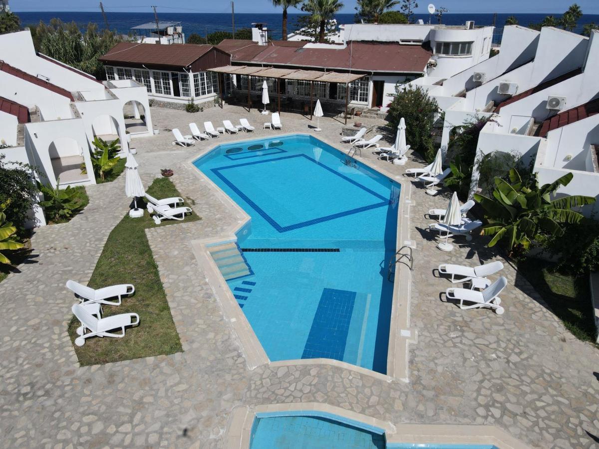 Club Lapethos Bungalow Kyrenia  Esterno foto