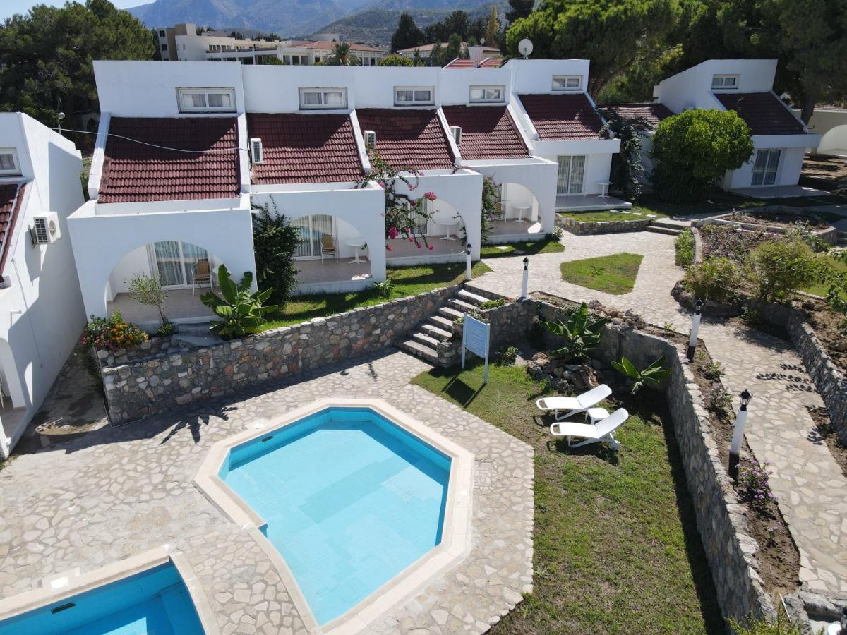 Club Lapethos Bungalow Kyrenia  Esterno foto